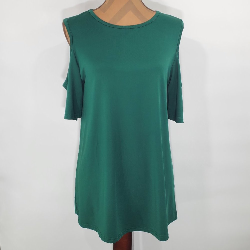 Green Color Scoop neck cold shoulder top, L